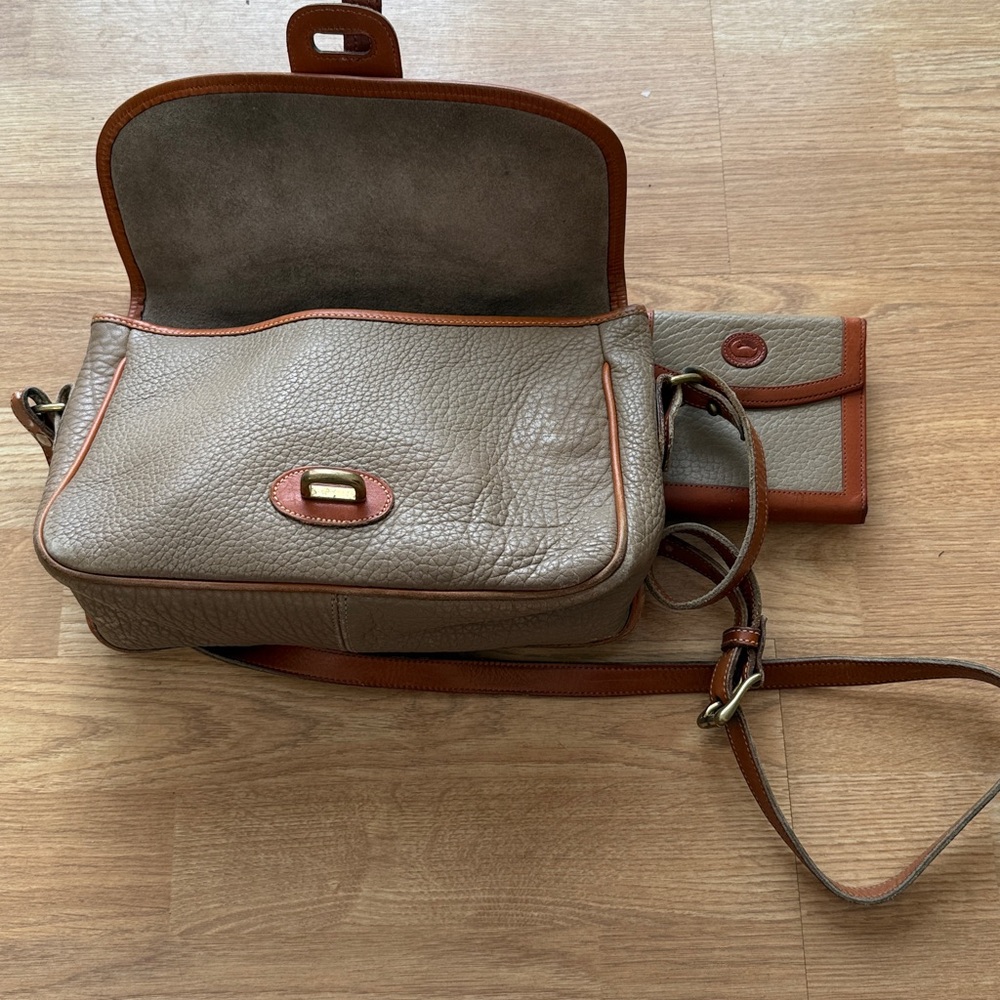 Dooney & Burke Vintage Taupe Pebbled Leather Crossbody Bag w/ Matching Wallet - Picture 8 of 10